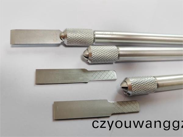 玻(bo)瓈(li)膠(jiao)鏟(chan)膠(jiao)刀（颳(gua)膠(jiao)刀）使用(yong)技(ji)巧(qiao)及(ji)常(chang)見問(wen)題(ti)